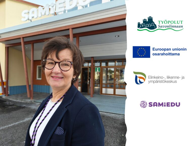 Blogin kirjoittajan kuva Samiedun pääsisäänkäynnin edessä